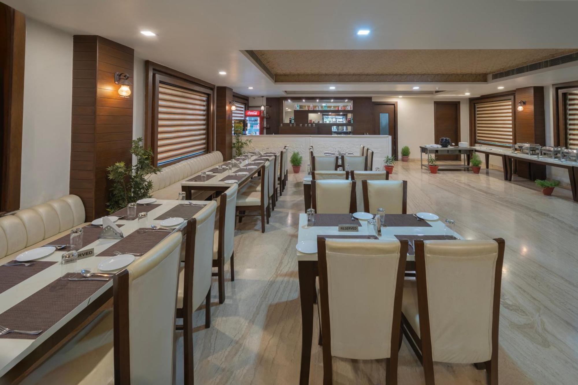 Spree Hotel Agra - Walking Distance To Tajmahal Zewnętrze zdjęcie
